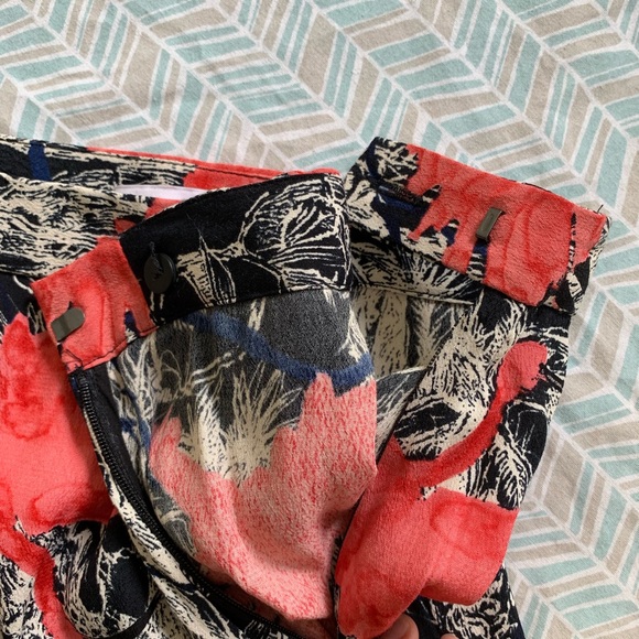 And other stories bird abstract silk skirt sz 8 - Picture 4 of 5